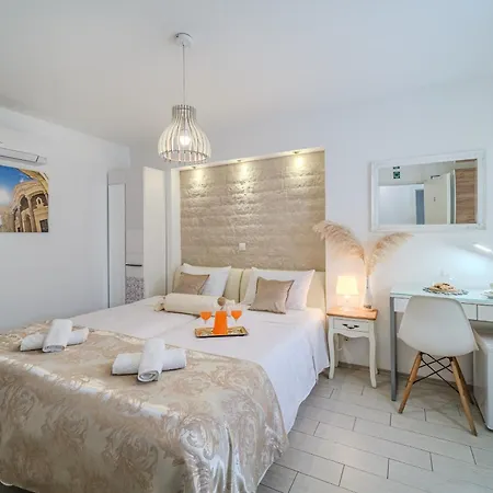 Boutique Rooms In The Center Of Split-2