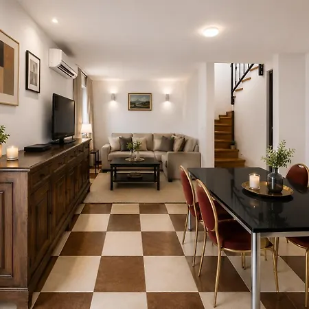 Quiet Oasis In The Heart Of Old Town- Two Kitchen,3Bath-2
