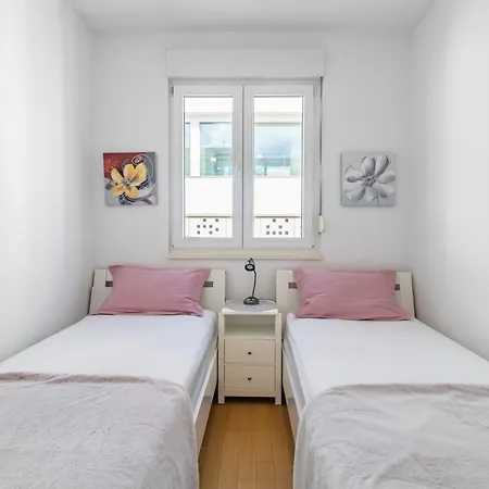 Bacvice - 2 Bedroom , Terrace,3 Air Conditioners, Parking,Elevator 3 Minutes To The Beach-3