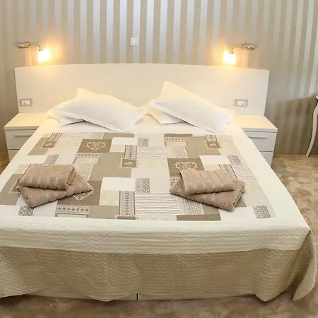 Studio Apartments Mirakul-3