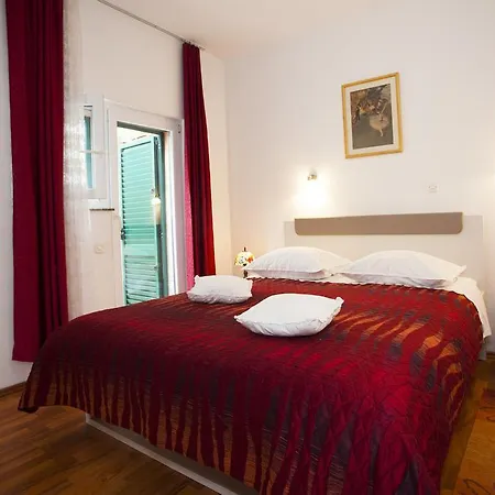 Apartments Leo-3