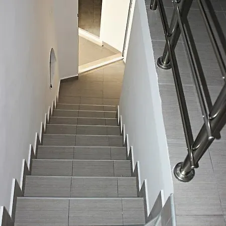 Room Near The Center-3