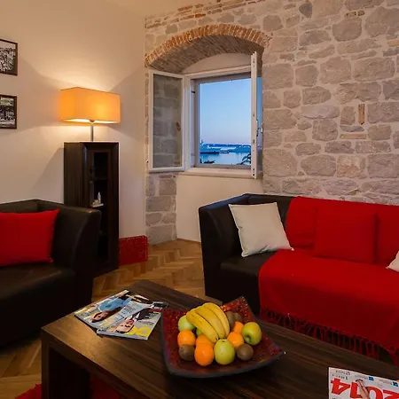 Luxury Apartment Riva With A Magnificient View-3