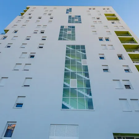 Sky Split Apartment-3