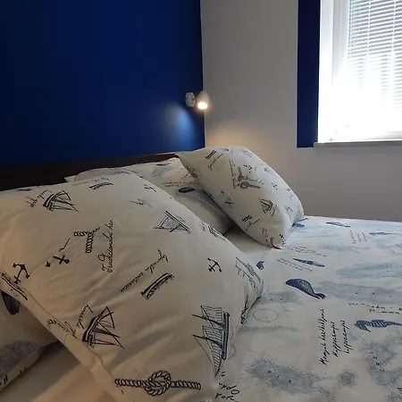 Karmen'S Apartment One-2