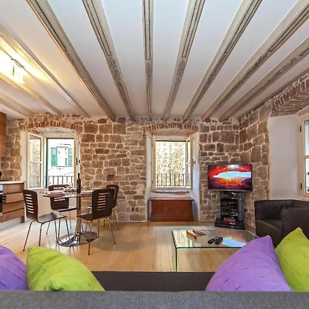 Luxury San Giovanni Apartment 1-2