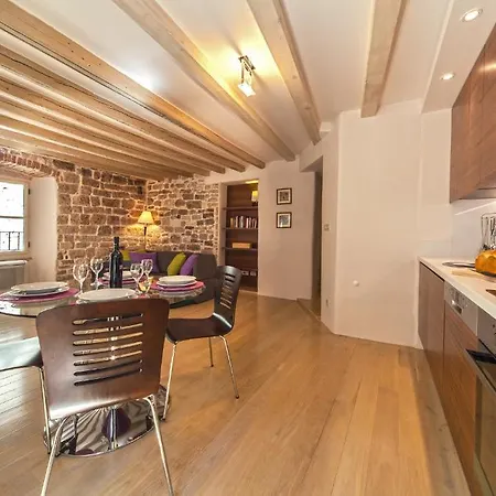 Luxury San Giovanni Apartment 1-3