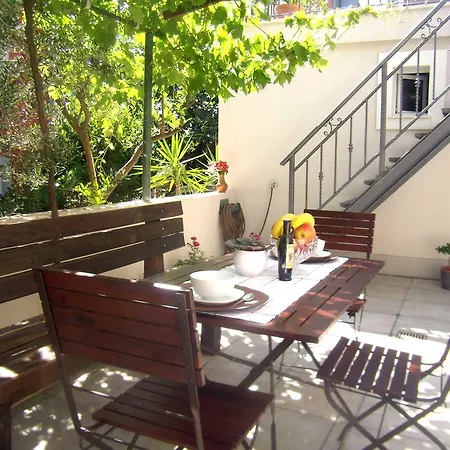 Studio Apartment Lavender-2