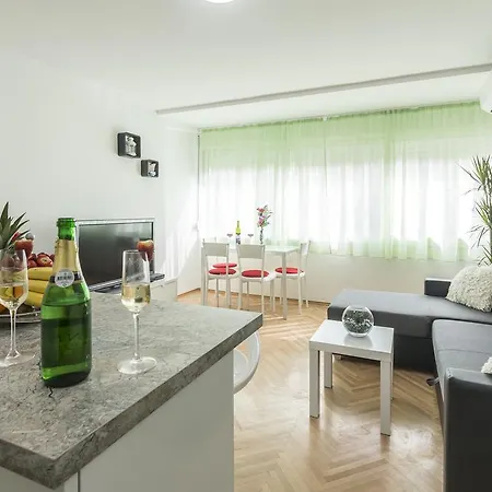 Apartment Petro Oldtown-2