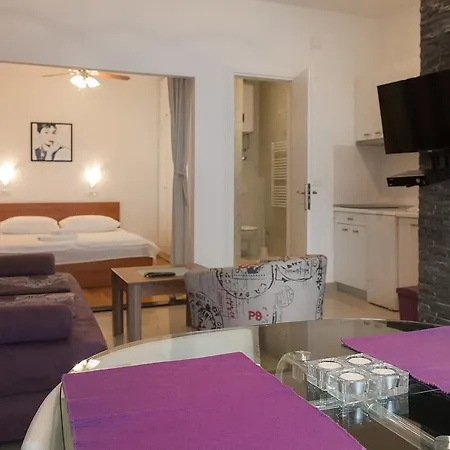 Apartments Lana 2-2