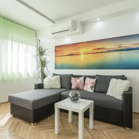 Apartment Petro Oldtown-3