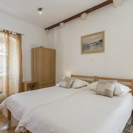 Carrara Accommodation-2