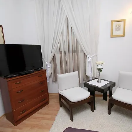 Apartment Old Town Manosa-2