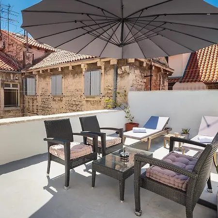 Cindro Apartment With Terrace-3