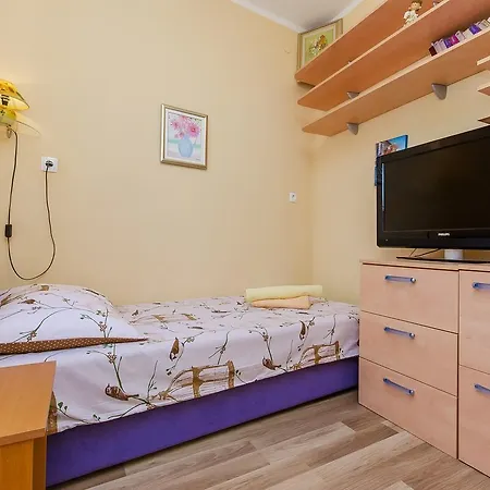 Sunny Apartment-3