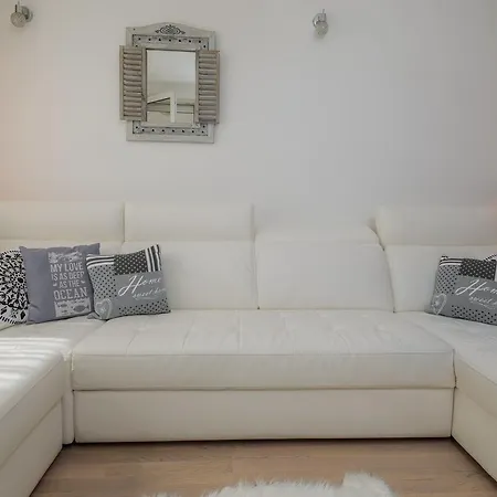 Shabby Apartment Leni-3