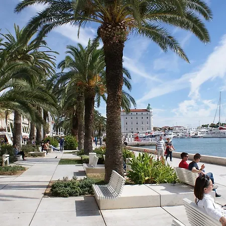 A Quiet Apartment With Balcony In Split About 15 Minutes Walk From The Old Center And Beach-3