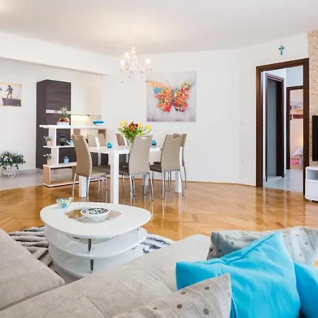 Split Apartman Free Private Garage-2