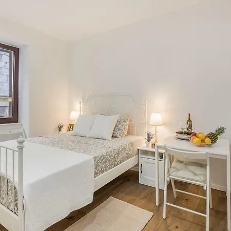 Mediterranean Vintage Room-2