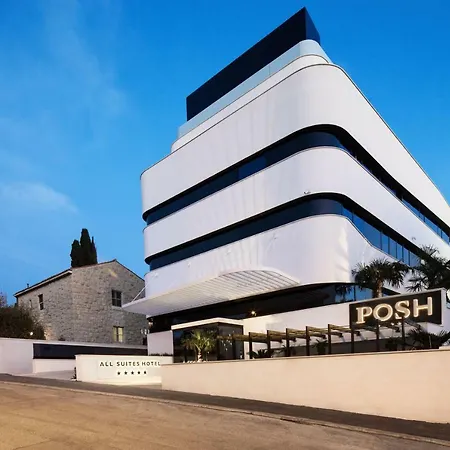 Posh Residence Luxury Suites-3