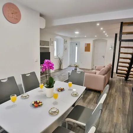 Luxury Apartment Lioness-2
