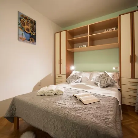 Apartment Pax-3