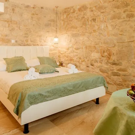 Stone House Luxury Rooms-3