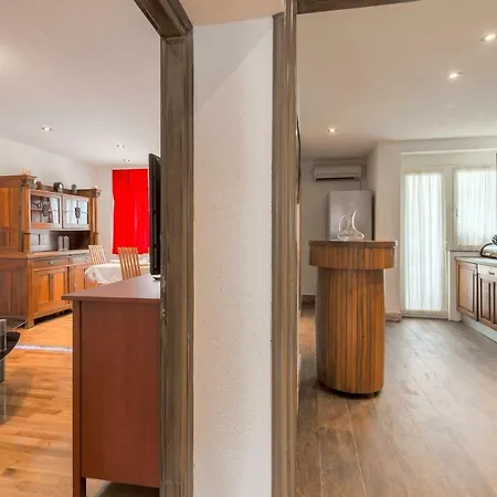 Apartment Antonija With Jacuzzi-3