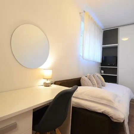 Kolombo Lux Apartment-2