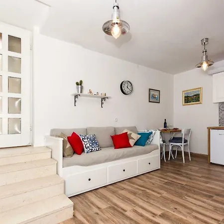 Old Split Apartment-2