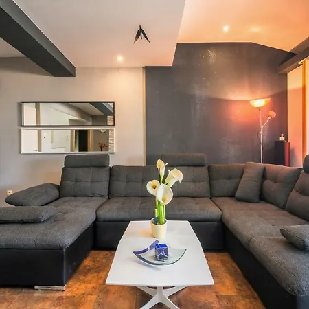 Boki Apartment Split-3