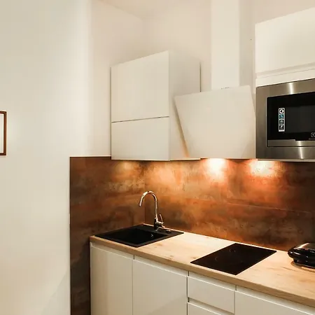 Old Square Studio Apartment-3