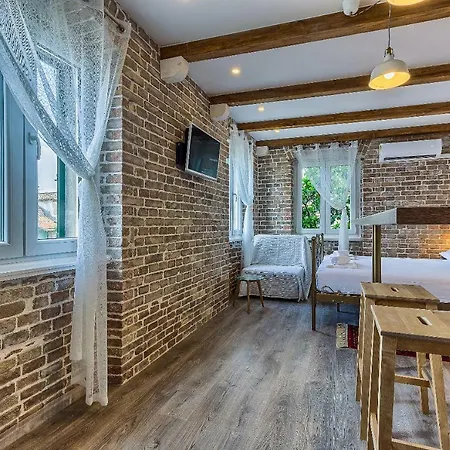 Charming Studio Apartment-3