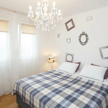 City Beach Apartment-2