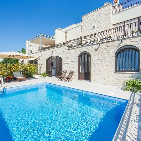 Melody M Apartment With Private Pool-3