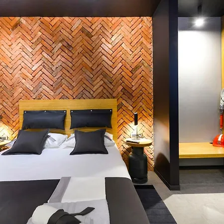 Split Industrial Design Rooms-3