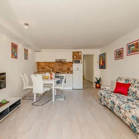 Rose Apartment-2