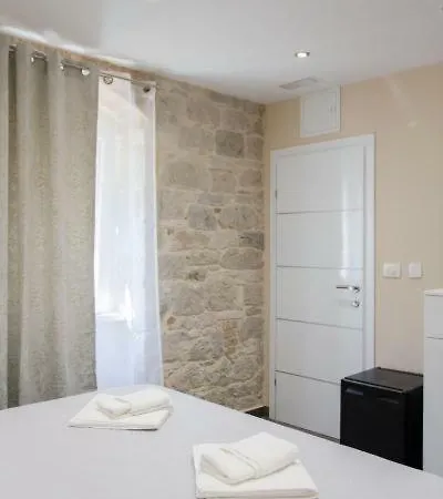 Elegant Residence Rooms-3