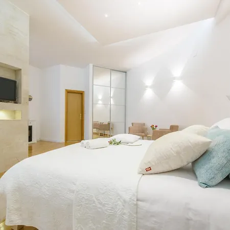 Deluxe Beach Apartments Renata-2