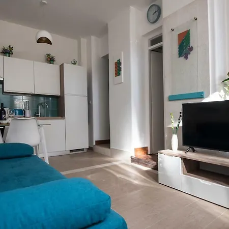 Ibis Your Cosy Oasis With Private Parking And Patio-3