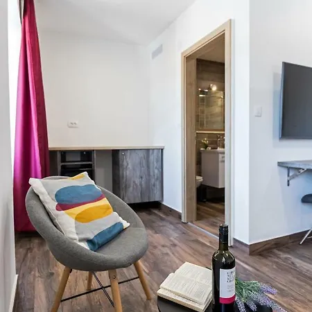 Apinelo Port Rooms-2