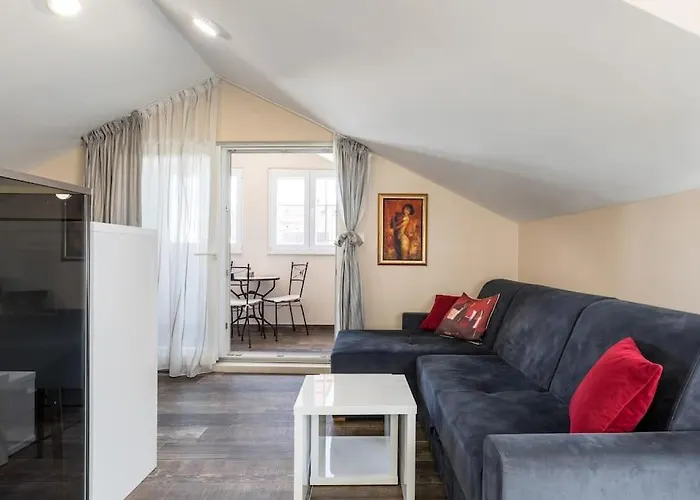 Elegant Residence Rooms&Apartments Split