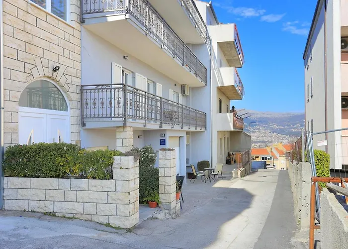 Apartment Split 11518C