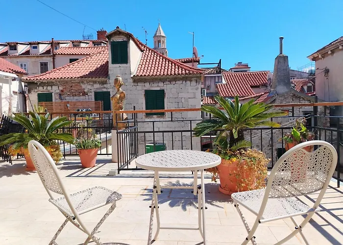 Luxury 2 Bedroom-2 Bathroom Apartment With Rooftop Terrace & Luxury Studio App Split