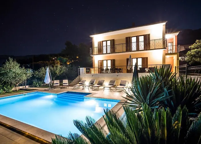 Split-Villas Dalmatica For 12 mit Pool