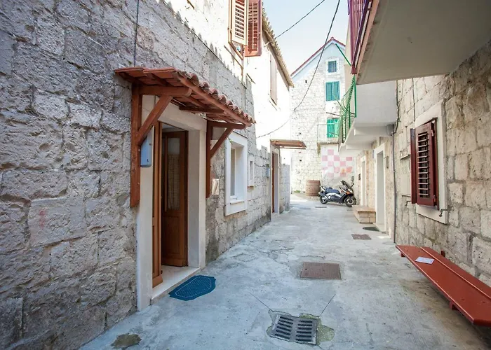 Apartment A4, Private Terrace Wi-Fi Split acceptant les animaux