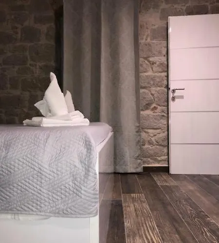 Elegant Residence Rooms Split